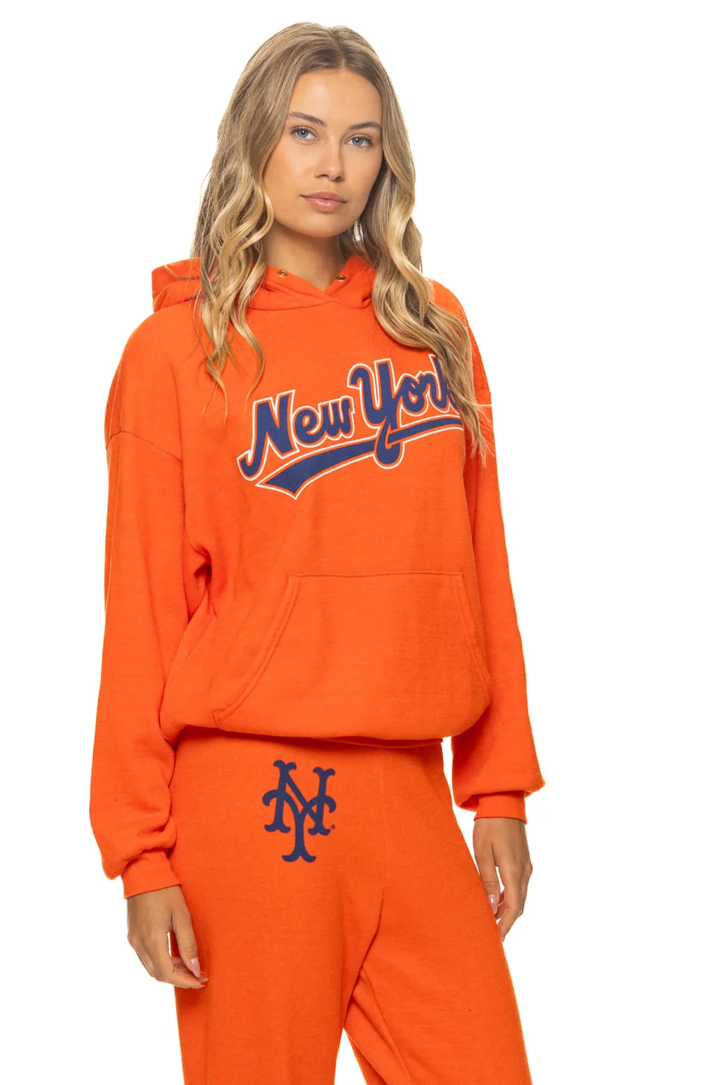 426-ny-mets-2026-relaxed-pullover-hoodie-orange-4.webp NY METS 2026 RELAXED PULLOVER HOODIE - ORANGE