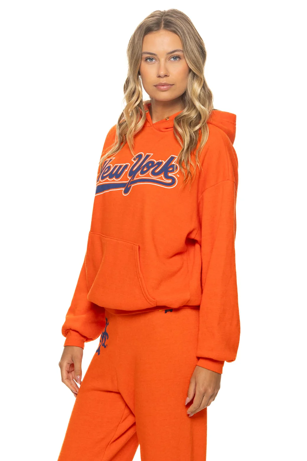 426-ny-mets-2026-relaxed-pullover-hoodie-orange-6.webp NY METS 2026 RELAXED PULLOVER HOODIE - ORANGE
